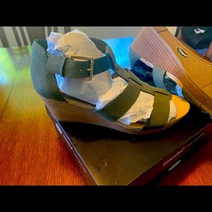 Dr. Scholl’s Barton sandals